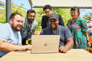 Apple-WWDC-meet-the-teams-MacBook-Pro-demo-Apple-Park-220606_big.jpg.large_2x